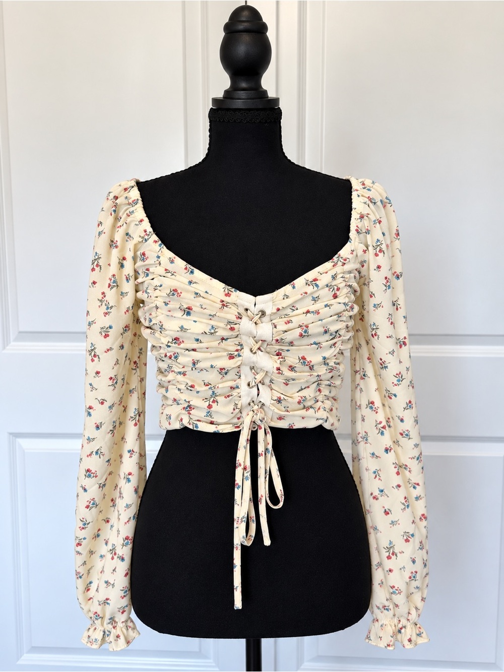 Forever 21 Cream Floral Ruched Lace-Up Long Sleeve Crop Top